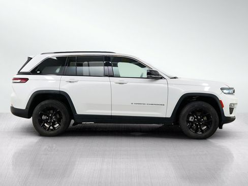 Used 2024 Jeep Grand Cherokee Limited AWD/4WD image 7