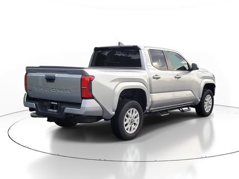 Used 2024 Toyota Tacoma SR5 w/ SR5 Upgrade Package AWD/4WD image 7