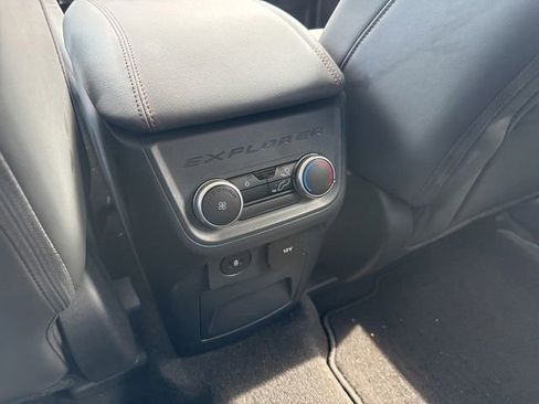 Used 2025 Ford Explorer Active w/ Active Comfort Package AWD/4WD image 19