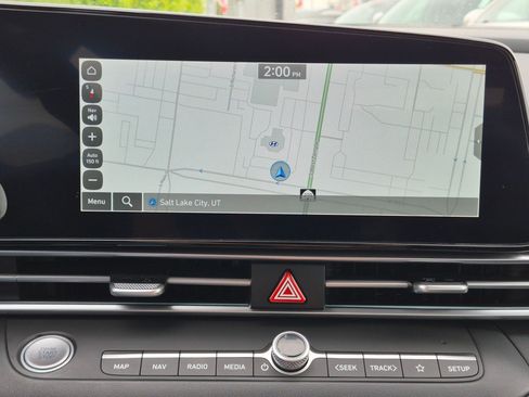 Certified 2025 Hyundai Elantra Limited FWD image 14