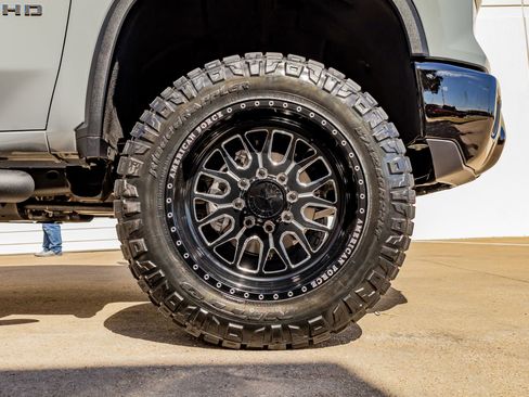 Used 2025 Chevrolet Silverado 2500 Custom w/ Custom Value Package image 12