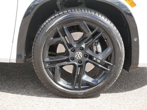 Certified 2026 Volkswagen Tiguan SE R-Line AWD/4WD image 9