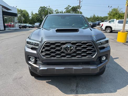 Used 2022 Toyota Tacoma TRD Sport AWD/4WD image 8