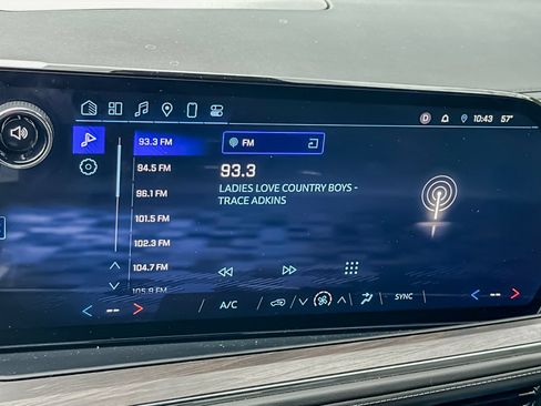 Used 2025 Chevrolet Tahoe LS AWD/4WD image 18