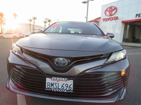 Used 2020 Toyota Camry LE image 5
