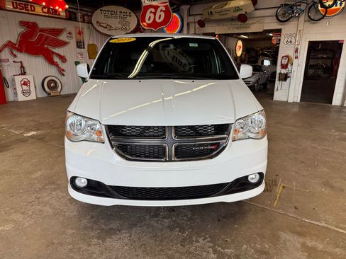 Used 2019 Dodge Grand Caravan SXT image 8