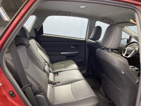 Used 2013 Toyota Prius V image 34