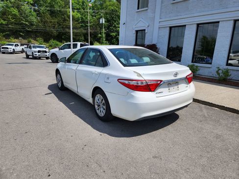 Used 2015 Toyota Camry LE FWD image 3