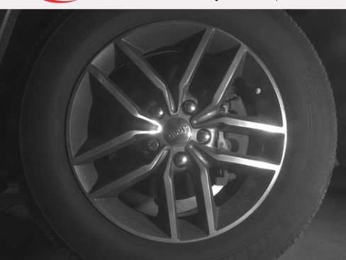 Used 2018 Jeep Grand Cherokee Limited AWD/4WD image 10