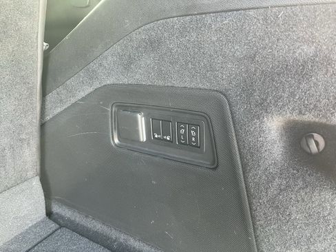 Used 2021 Cadillac Escalade Premium Luxury image 34