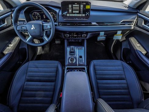 New 2025 Mitsubishi Outlander SE image 35