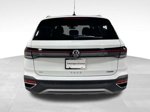 Used 2025 Volkswagen Taos SE AWD/4WD image 6