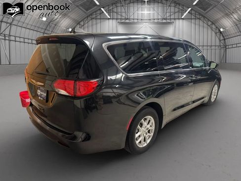 Used 2023 Chrysler Voyager LX FWD image 5