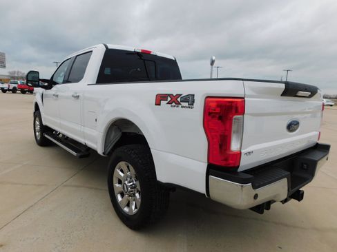 Used 2019 Ford F250 Lariat w/ Chrome Package image 5