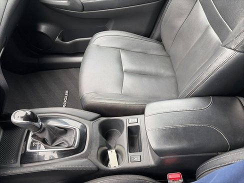 Used 2017 Nissan Rogue SL w/ SL Premium Package image 16
