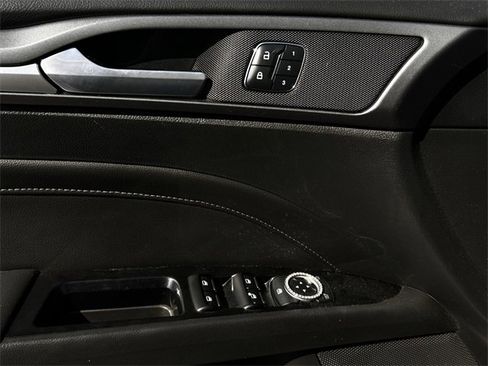 Used 2016 Ford Fusion Titanium image 27