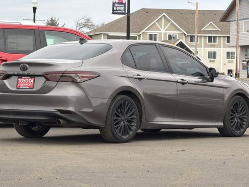 Used 2020 Toyota Camry XLE image 4