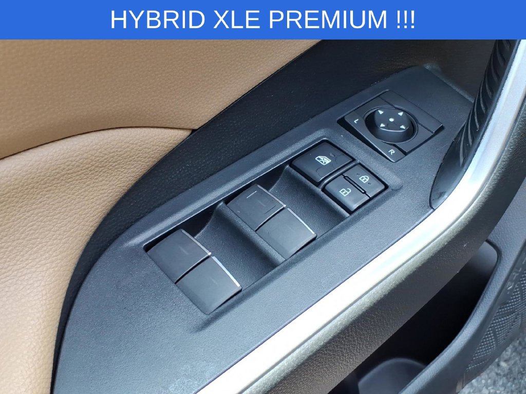 Used 2023 Toyota RAV4 XLE Premium AWD/4WD image 15