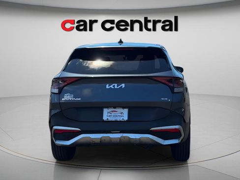 Used 2023 Kia Sportage LX AWD/4WD image 4