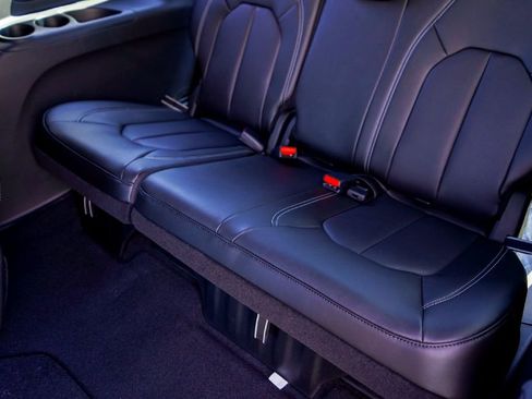 New 2026 Chrysler Voyager LX image 24