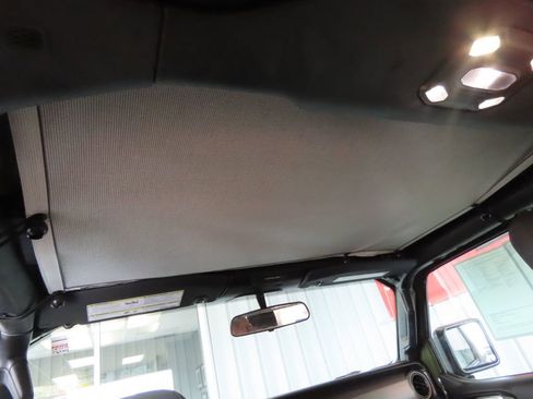 Used 2021 Jeep Wrangler Sport S image 40