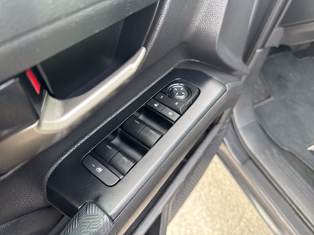 Certified 2025 Toyota Tacoma TRD Off-Road AWD/4WD image 12