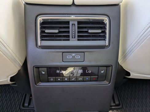 Certified 2025 MAZDA CX-90 Plug-In Hybrid w/ Premium Plus AWD/4WD image 30