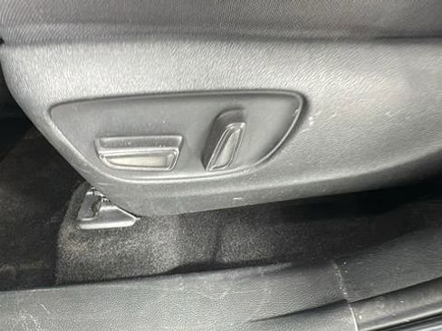 Used 2024 Toyota Highlander LE image 11