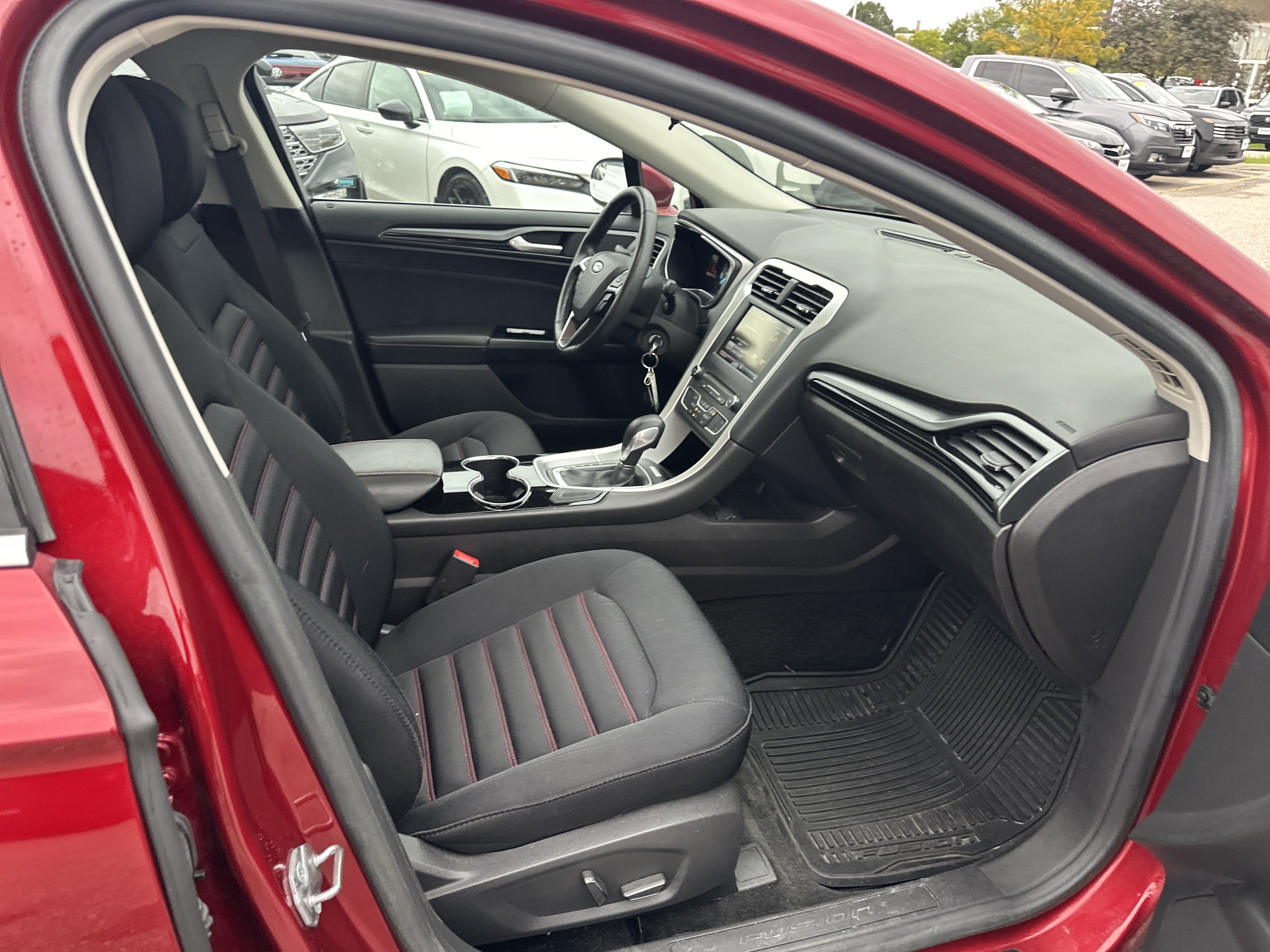 Used 2016 Ford Fusion SE FWD image 14