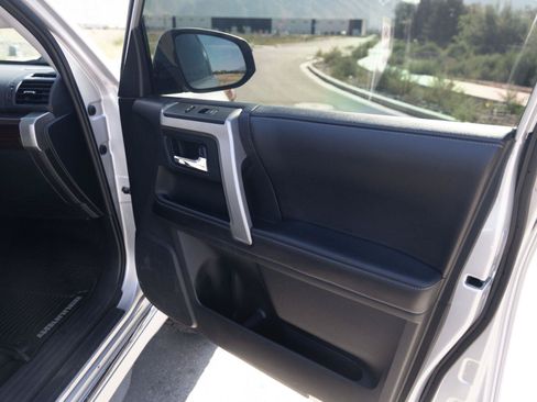 Used 2017 Toyota 4Runner Limited AWD/4WD image 29