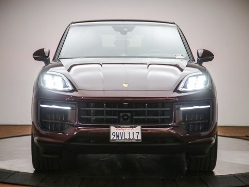 Certified 2025 Porsche Cayenne Coupe AWD/4WD image 10
