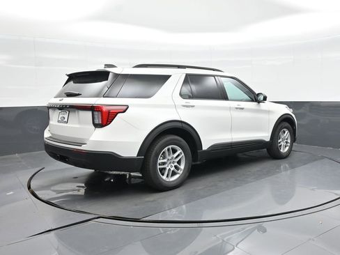 New 2026 Ford Explorer Active RWD image 7