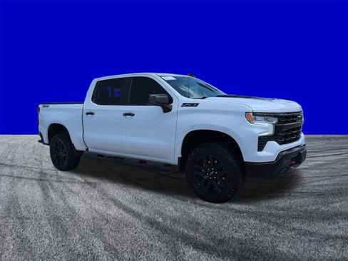 Used 2024 Chevrolet Silverado 1500 LT Trail Boss w/ Convenience Package II AWD/4WD image 2
