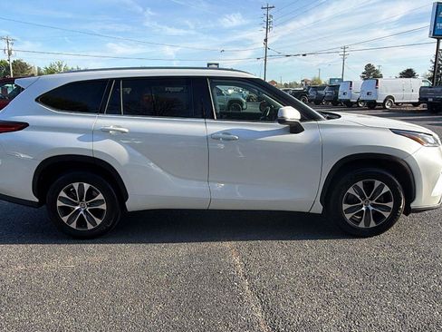 Used 2020 Toyota Highlander XLE image 4