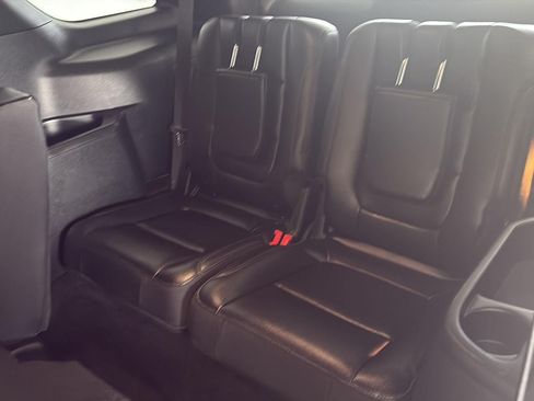 Used 2018 Ford Explorer XLT w/ Equipment Group 202A AWD/4WD image 9