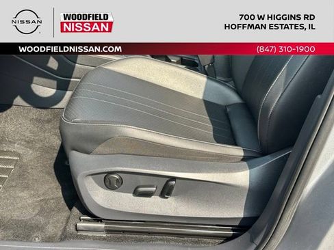 Used 2023 Volkswagen Tiguan SE w/ Panoramic Sunroof Package FWD image 25