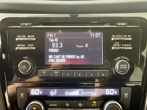 Used 2017 Nissan Rogue SV AWD/4WD image 7