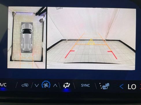 New 2026 Chevrolet Traverse LT w/ Driver Confidence Package AWD/4WD image 5