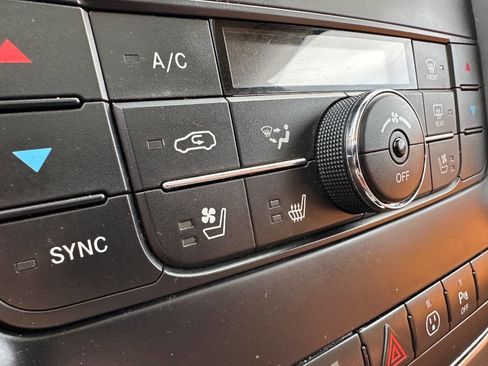 Used 2013 Jeep Grand Cherokee Overland image 26