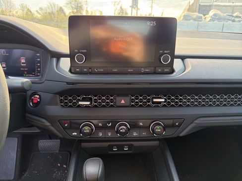 Used 2023 Honda Accord EX image 17