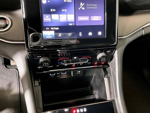 Used 2023 Jeep Grand Cherokee Laredo X image 24