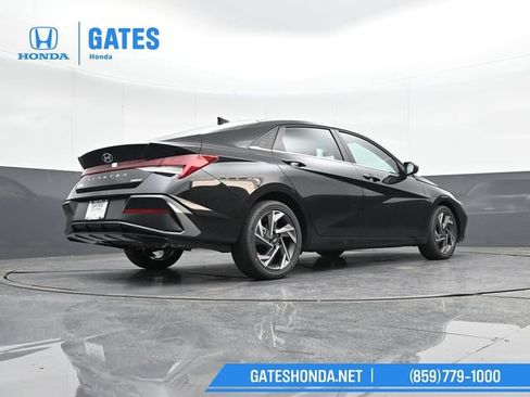 Used 2025 Hyundai Elantra Limited w/ Cargo Package FWD image 43