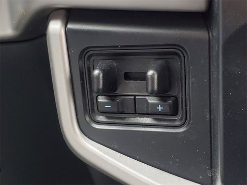 Used 2022 Ford Expedition XLT image 27