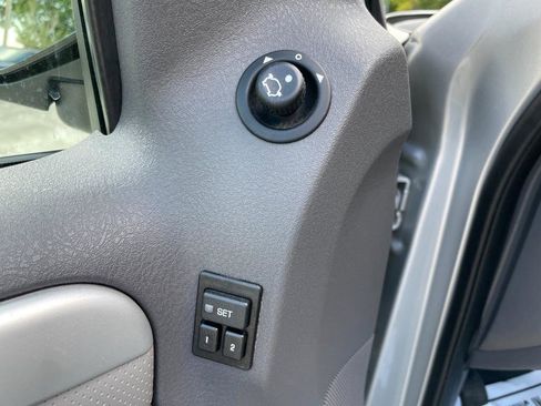 Used 2002 Mercury Mountaineer 2WD V8 image 11