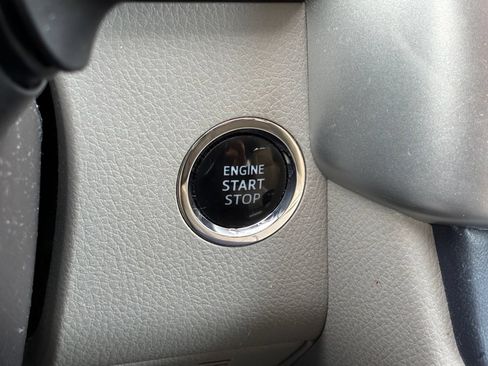 Used 2016 Toyota Highlander XLE AWD/4WD image 12
