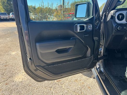 Used 2024 Jeep Gladiator Sport image 26