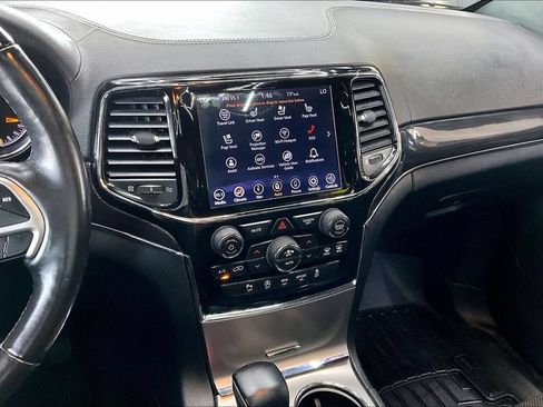 Used 2019 Jeep Grand Cherokee Overland AWD/4WD image 9