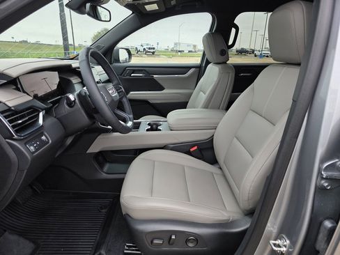 Used 2025 GMC Acadia Elevation w/ Elevation Premium Package image 8