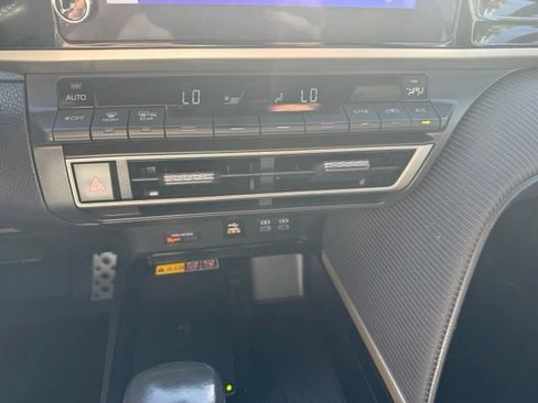 Used 2025 Toyota Camry SE w/ Convenience Package FWD image 25