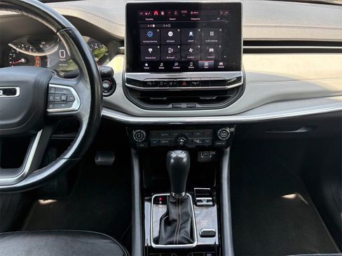 Certified 2022 Jeep Compass Limited image 11